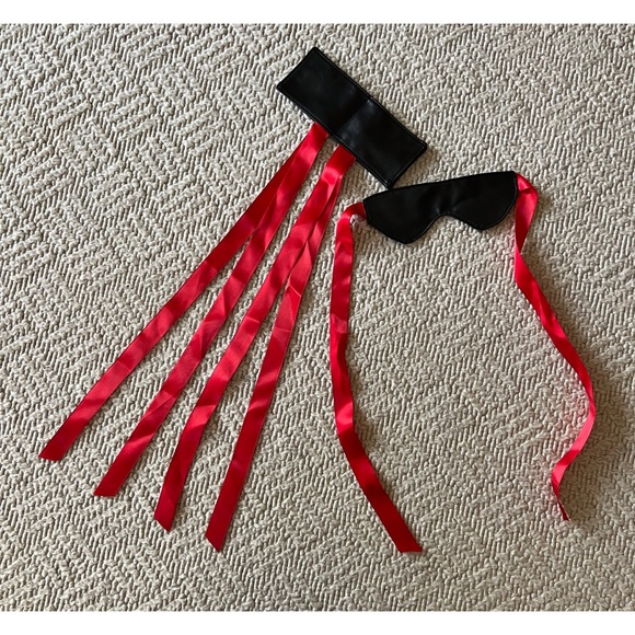 New Romance Blindfold and Wrist Tie Set with Candle - Picture 2 of 9